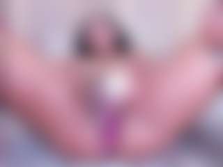 Live cam show with Eva - Ebony Shaved Pussy on Camsoda