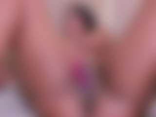 Live cam show with Eva - Shaved Pussy on SinfulBabes