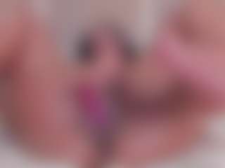 Live cam show with Eva - Shaved Pussy on Milfs Live
