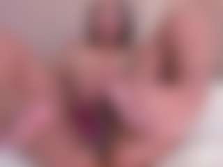 Live cam show with Eva - Shaved Pussy on xplaylive.com