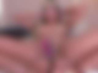 Live cam show with Eva - Ebony Shaved Pussy on xplaylive.com