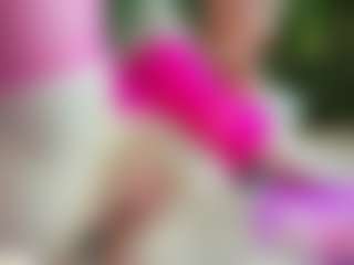 Live cam show with SansaStaark - Squirt on Instabang