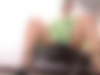 Live cam show with cocksuckingslut - Shaved Pussy on Camsoda