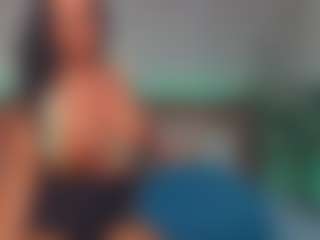 Live cam show with LindaMaia - Flirt MILF on Soda Cam