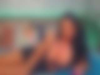 LindaMaia MILF webcam performer live streaming
