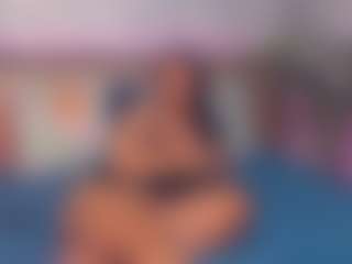 LindaMaia's Live Sex Cam Show