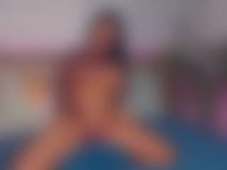 LindaMaia MILF webcam performer live streaming