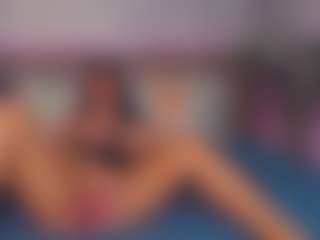 LindaMaia's Live Sex Cam Show