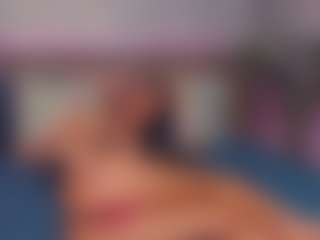 Live cam show with LindaMaia - Big Tits Curvy on Camsoda