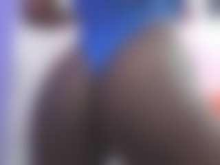 Live cam show with fíore santamaria - Ebony Squirt on milfzrlive.com