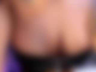 Live cam show with Megan Foxy - Fuck on xDating