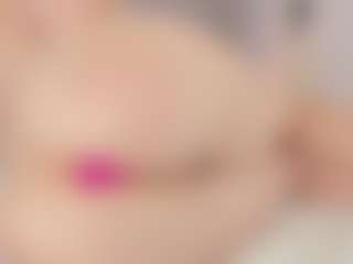 Live cam show with Chloe Dee - Shaved Pussy on Fapmatic.com