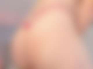 Live cam show with Chloe Dee - Blonde Hair on friskycurves.com