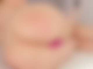 Live cam show with Chloe Dee - Shaved Pussy on LiveSexCams6