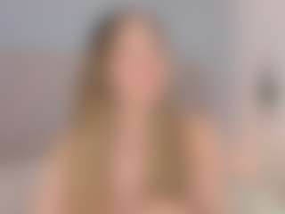 Live cam show with Chloe Dee - Blonde Hair HD on Livezox