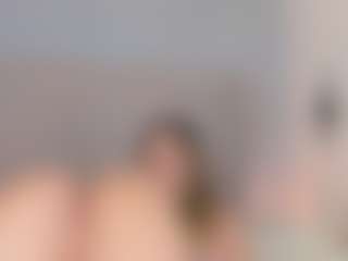 Live cam show with Chloe Dee - Small Tits on 1on1-livenow