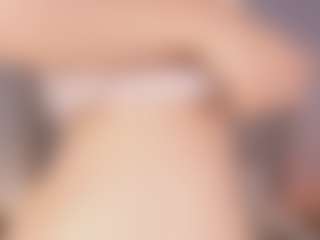 Live cam show with Chloe Dee - Shaved Pussy on Lustler