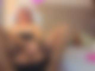 MatureVeronica MILF webcam performer live streaming