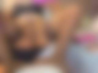 MatureVeronica MILF webcam performer live streaming