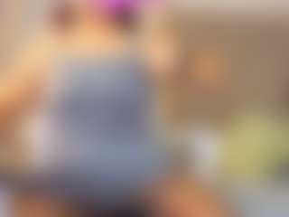 MatureVeronica MILF webcam performer live streaming