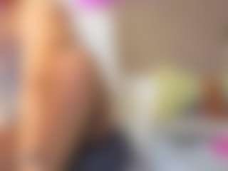 MatureVeronica MILF webcam performer live streaming