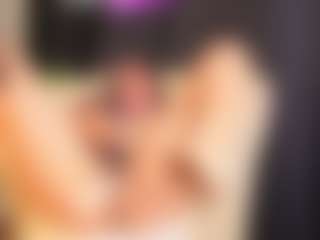 Live cam show with MatureVeronica - Brown Eyes on xplaylive.com
