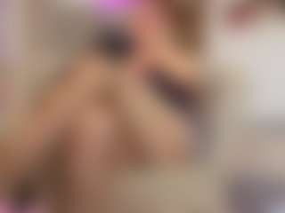 MatureVeronica MILF webcam performer live streaming