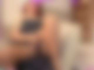 MatureVeronica MILF webcam performer live streaming