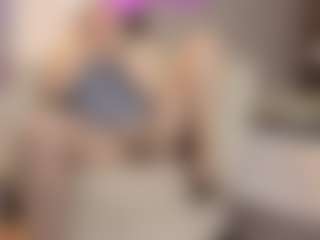 Live cam show with MatureVeronica - Bedroom on Camsoda