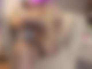 MatureVeronica MILF webcam performer live streaming