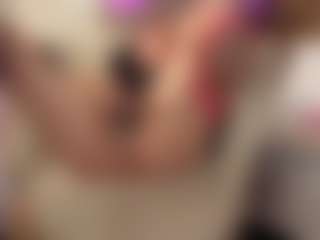 MatureVeronica MILF webcam performer live streaming