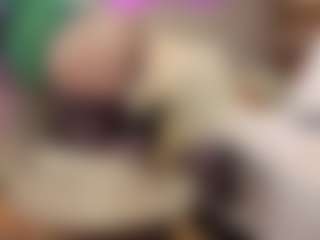 Live cam show with MatureVeronica - Bedroom Mature on Camsoda