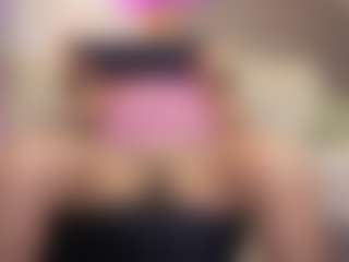 Live cam show with MatureVeronica - Striptease on Camsoda