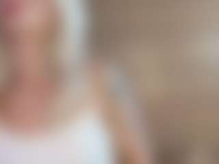Serenexx MILF webcam performer live streaming