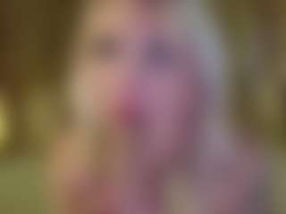 Serenexx MILF webcam performer live streaming