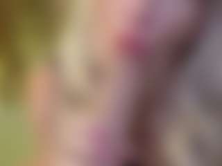 Live cam show with Serenexx - Petite MILF on slutload