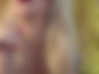 Serenexx MILF webcam performer live streaming