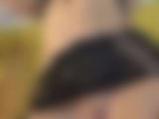 Serenexx MILF webcam performer live streaming