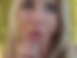 Live cam show with Serenexx - Blue Eyes on Milfs Live
