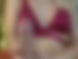 Live cam show with Serenexx - Petite MILF on SmokeAndPoke