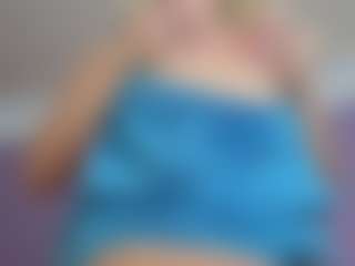 Serenexx MILF webcam performer live streaming