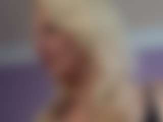 Serenexx MILF webcam performer live streaming