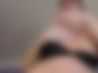 Serenexx MILF webcam performer live streaming