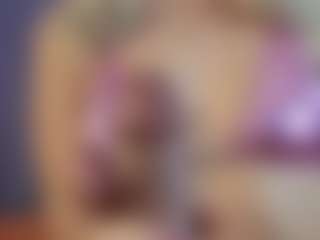 Serenexx MILF webcam performer live streaming