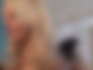 Show de cam en vivo con Serenexx - Petite MILF en Camsoda