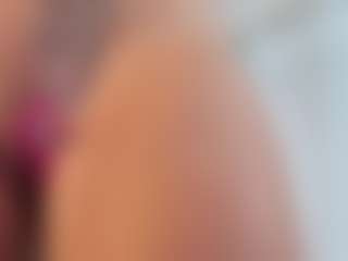 Serenexx MILF webcam performer live streaming