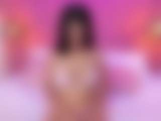 Live cam show with Karina - Petite MILF on Fling VIP Chat