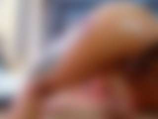 emily-86's Live Sex Cam Show