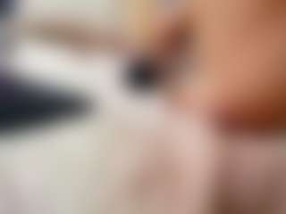 emily-86's Live Sex Cam Show