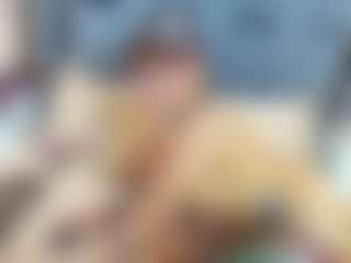 emily-86's Live Sex Cam Show